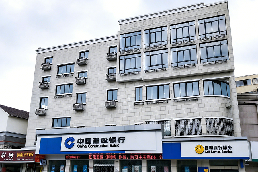 Renovering af Xiuchuan Road, Chang'an Town, Haining (granit- og flisebelægning)